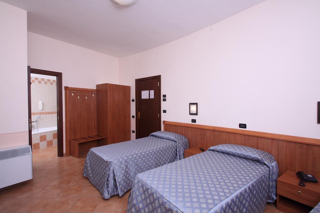 Hotel Ristorante La Bilancia Loreto Aprutino Kamer foto