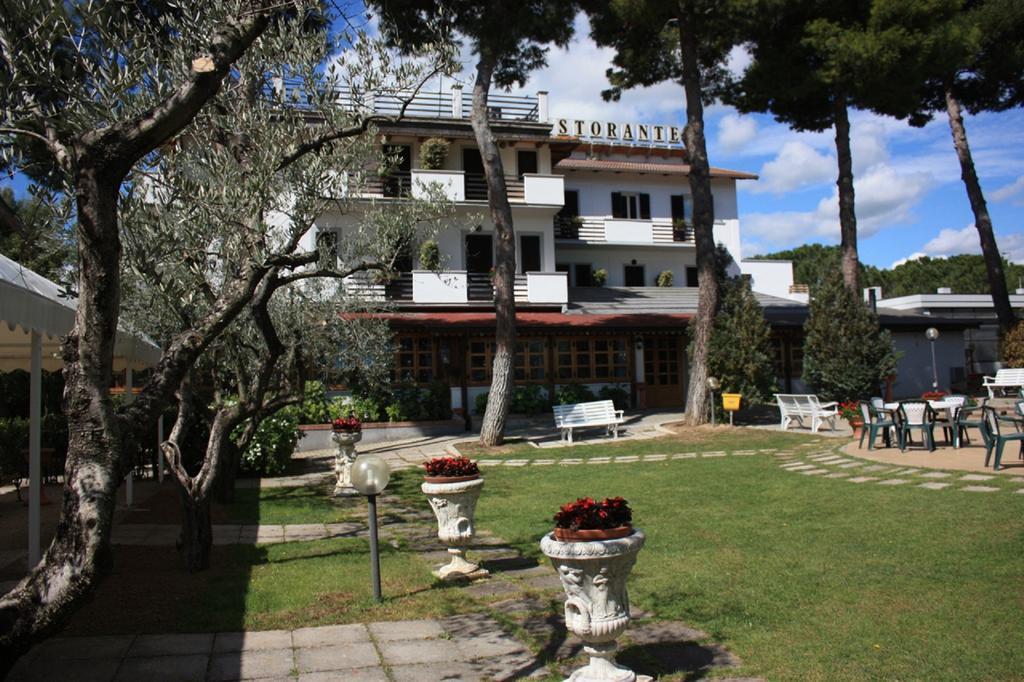Hotel Ristorante La Bilancia Loreto Aprutino Buitenkant foto